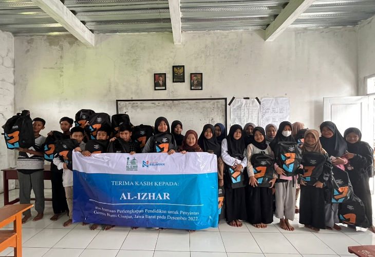 Sekolah Relawan - Menyapa Teman-Teman Al-Izhar Dan Distribusi Paket ...