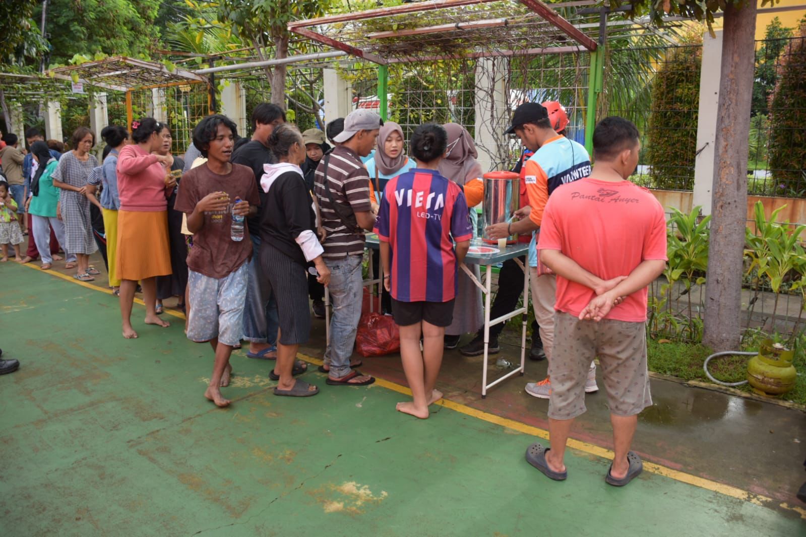 Sekolah Relawan - Pos Hangat Sekolah Relawan Untuk Penyediaan Makanan ...